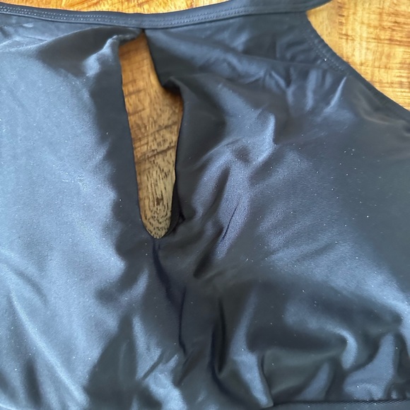 Ellen Tracy, women’s swimsuit size 14, black keyhole - Picture 2 of 4